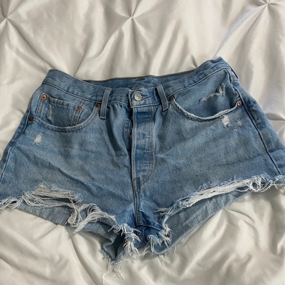 WOMEN'S LEVI'S PREMIUM 501 CUT OFF DENIM SHORTS 31 - Picture 1 of 6